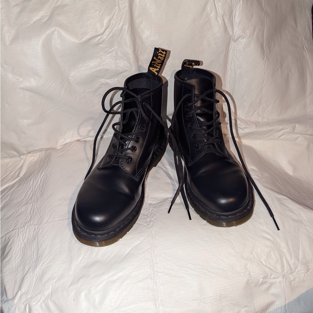 DR. MARTENS 101/NJ004-SH09X/6 EYELET BLACK SMOOTHIE LEATHER BOOTS - Picture 1 of 4